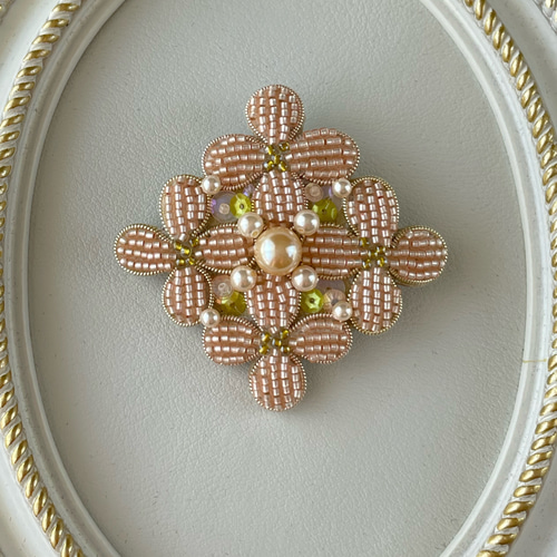 Hello ビーズ刺繍ブローチ - IRIDARE'S GALLERY | minne 国内