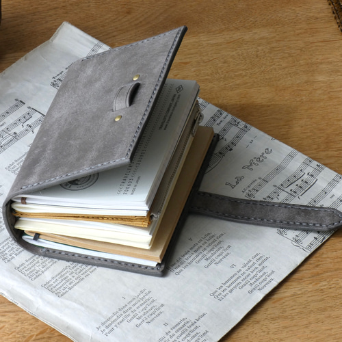 トラベラーズノートカバー／パスポートサイズ／革／グレー 手帳カバー