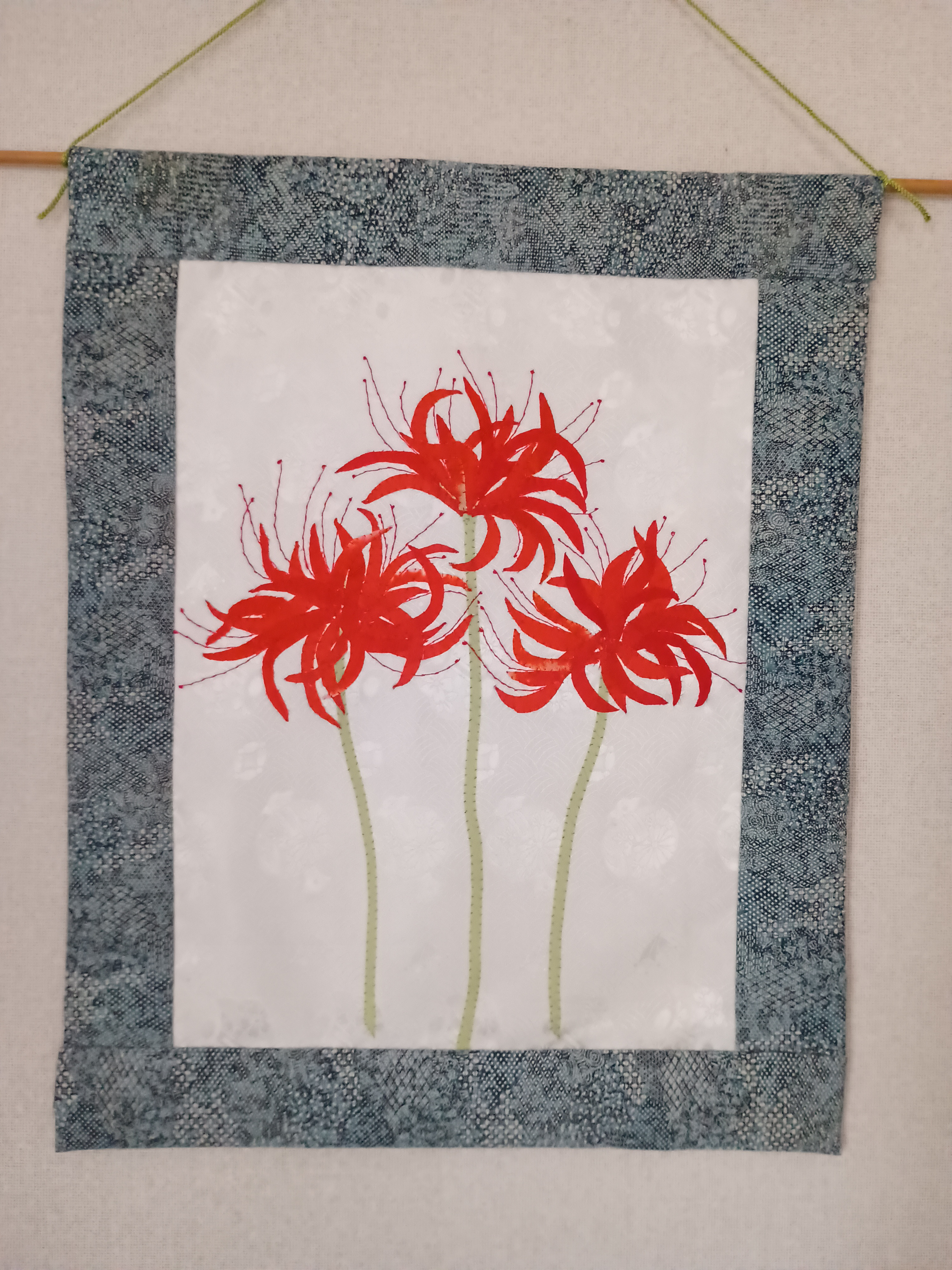 ヴィンテージ白絹から曼珠沙華　タペストリー