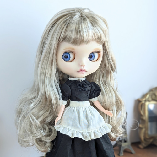 1250【ブライス ワンピース 】ジャボ付き黒のクラシカルロ