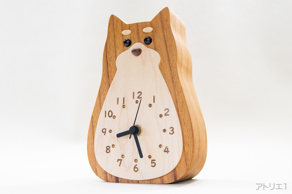 お座り柴の置き時計 1枚目の画像