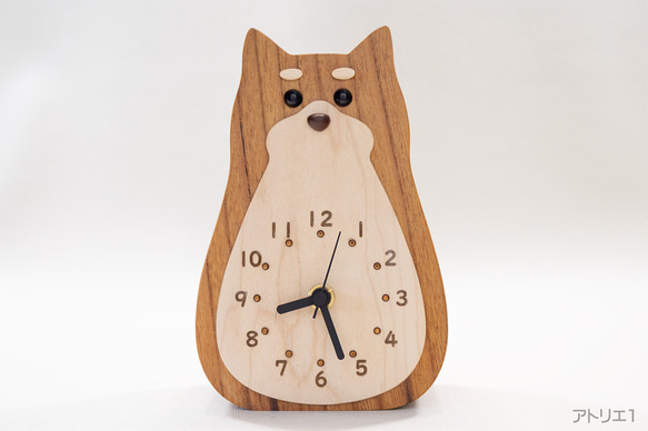 お座り柴の置き時計 2枚目の画像