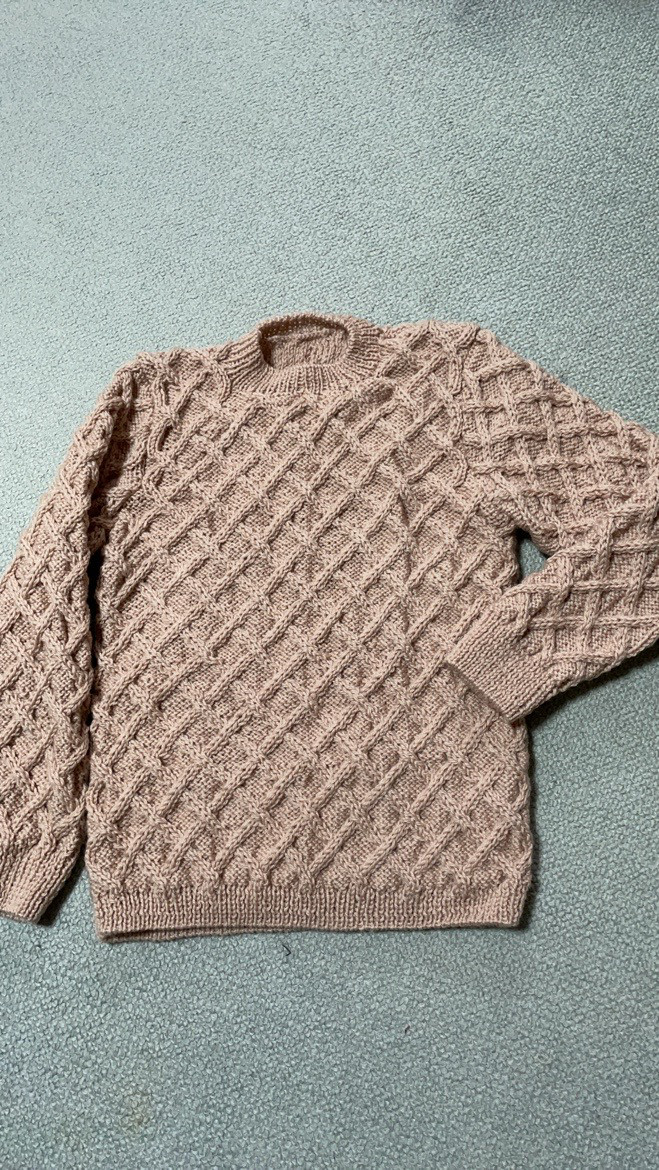 ベージュセーター