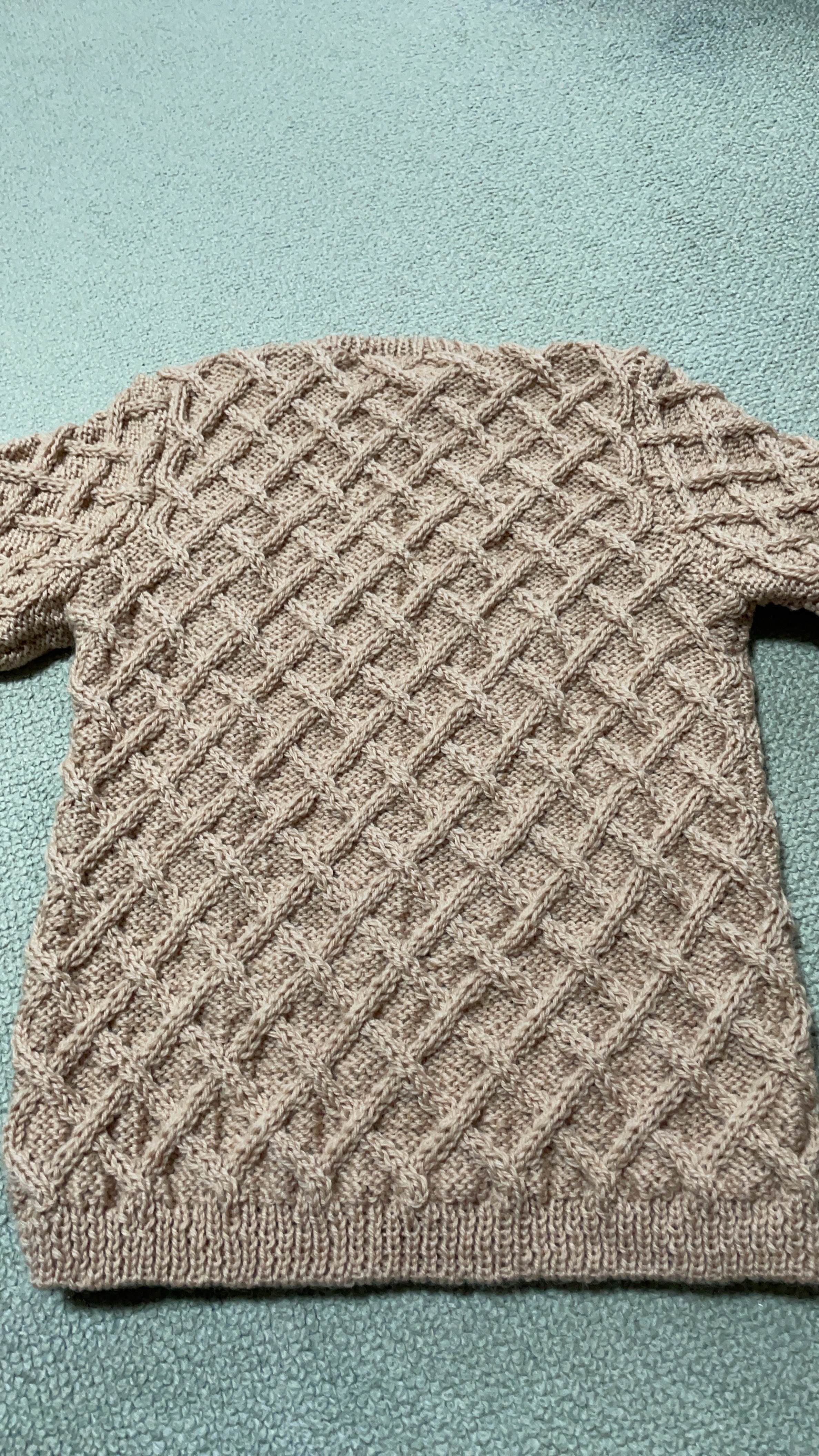 ベージュセーター