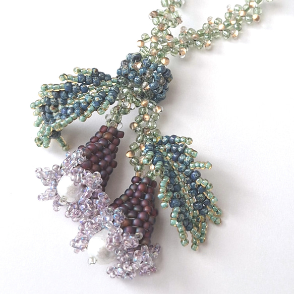 花と葉が美しいネックレス ビーズアクセサリー アレルギー対応