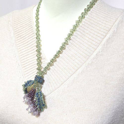 花と葉が美しいネックレス ビーズアクセサリー アレルギー対応