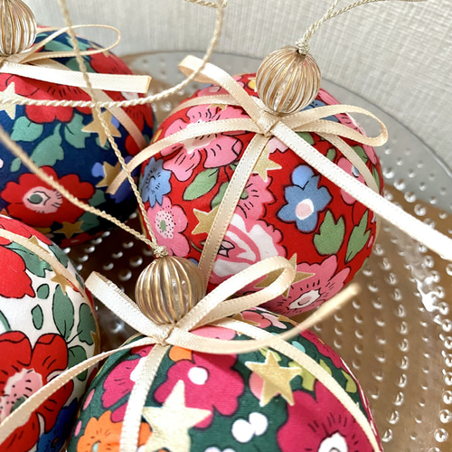 Christmas☆オーナメント ボール 4個セット〈リバティ Betsy