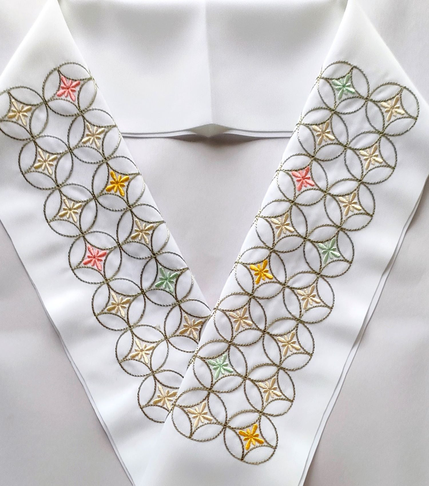 刺繍半衿 七宝花菱つなぎ 和装小物（帯・半襟） 刺繍好日