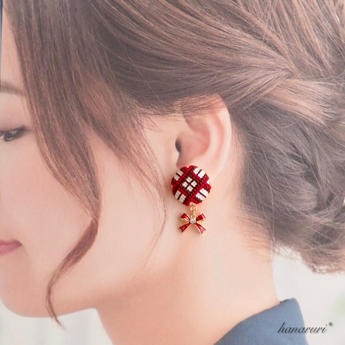 チェック柄・刺繍のイヤリングorピアス《レッド・リボン》 イヤリング
