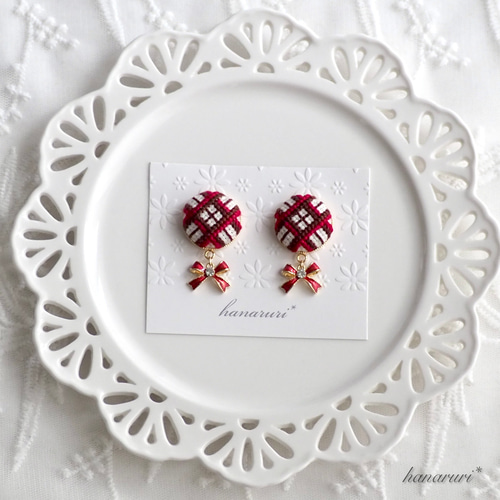 チェック柄・刺繍のイヤリングorピアス《レッド・リボン》 イヤリング