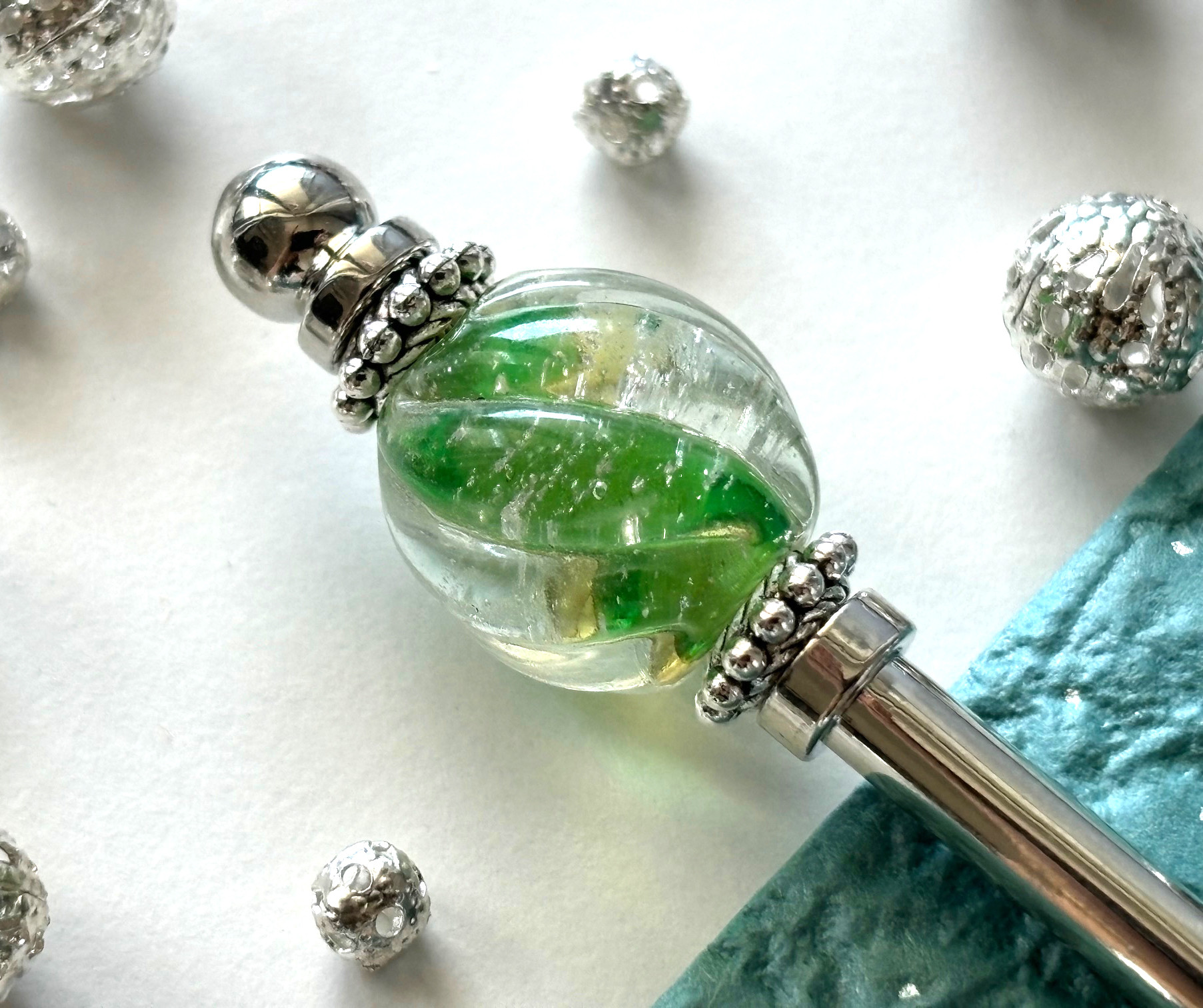 かんざし　クリームソーダの様なグリーンの泡玉とんぼ玉　一本簪　蜻蛉玉　トンボ玉　透明　クリア　緑　夏　シルバー