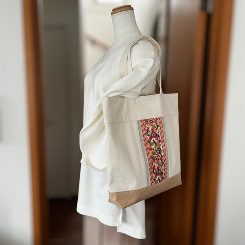 インド刺繡リボンがアクセントに/華やかで可愛いトートバッグ/A4サイズ
