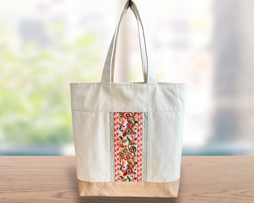 インド刺繍ハイクラスホワイト　トートバッグ　ハンドメイド fc21402c04d6b7f5b30bfeb7c7c23a