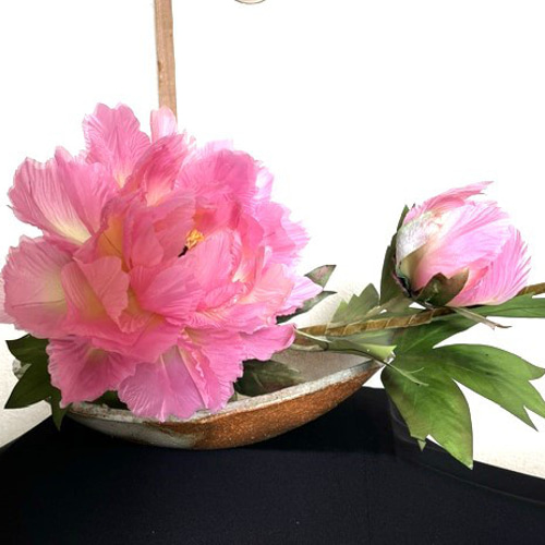 手染め布花 寒牡丹1枝（蕾・大輪2輪） 玄関・和洋の空間