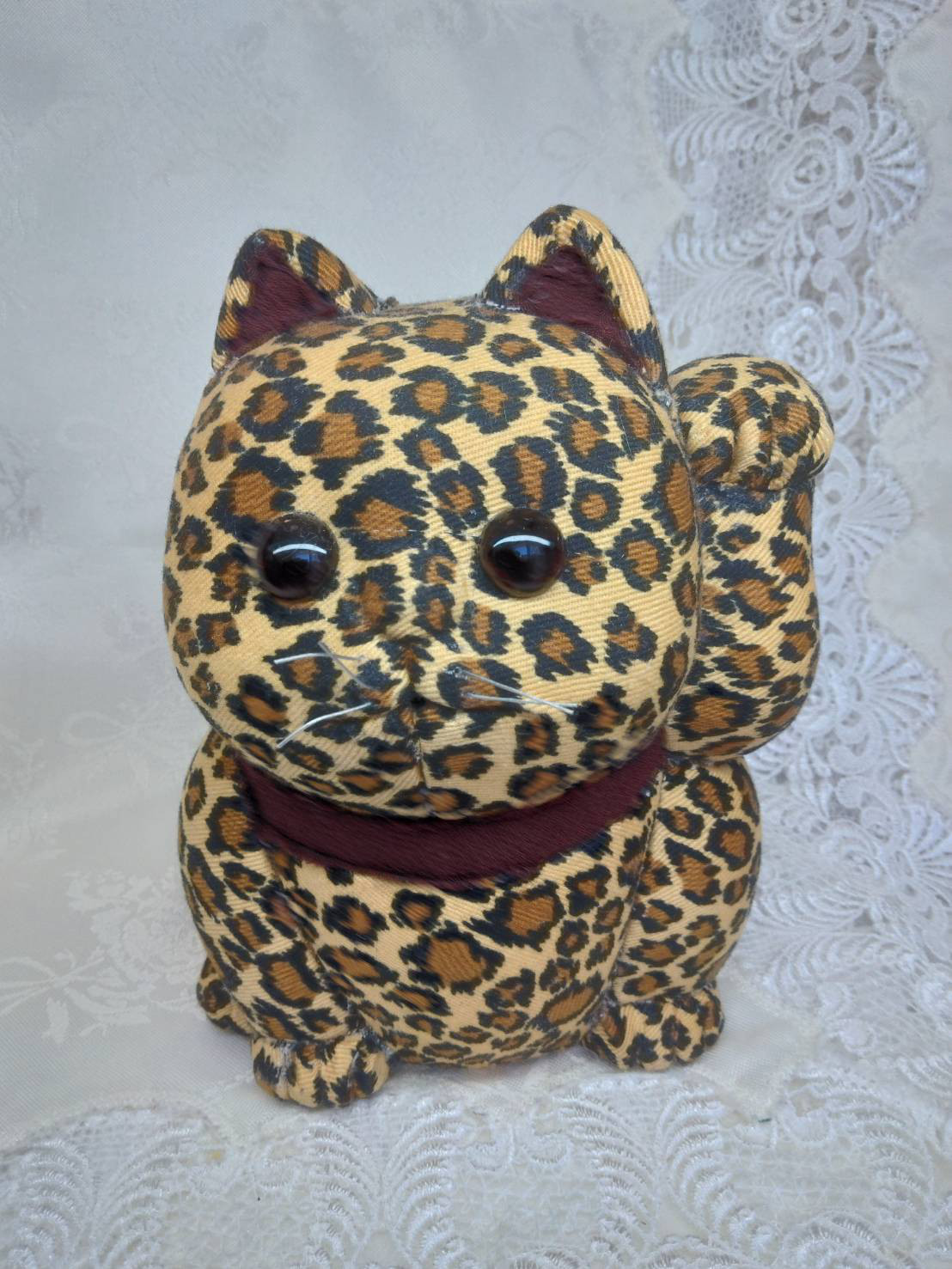 【創作人形こころ】　幸せを呼ぶ招き猫　ヒョウ柄　木目込み人形