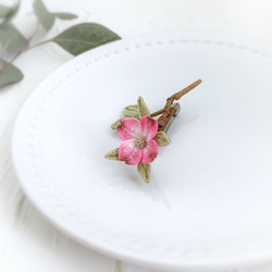 ハナミズキのブローチ　小　レース編みアクセサリー　花水木　ドッグウッド　dogwood 2枚目の画像