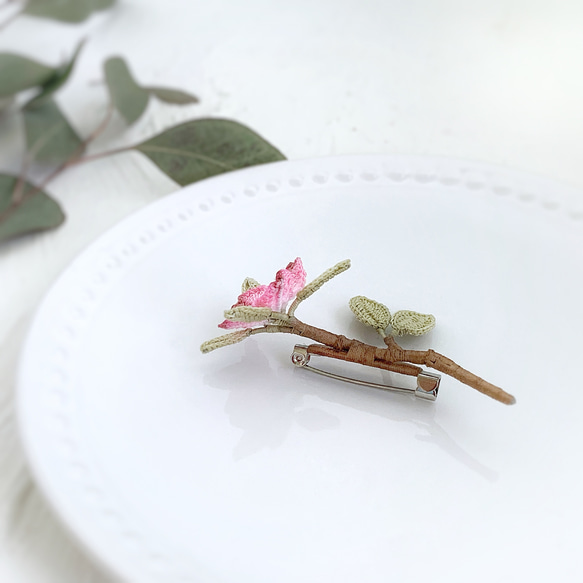 ハナミズキのブローチ　小　レース編みアクセサリー　花水木　ドッグウッド　dogwood 4枚目の画像