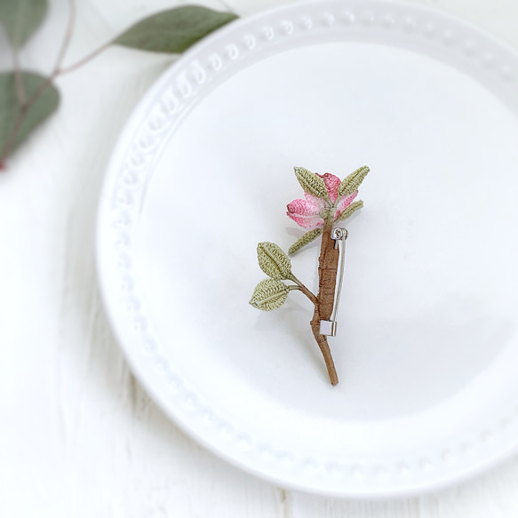 ハナミズキのブローチ　小　レース編みアクセサリー　花水木　ドッグウッド　dogwood 6枚目の画像