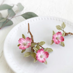 ハナミズキのブローチ　小　レース編みアクセサリー　花水木　ドッグウッド　dogwood 8枚目の画像