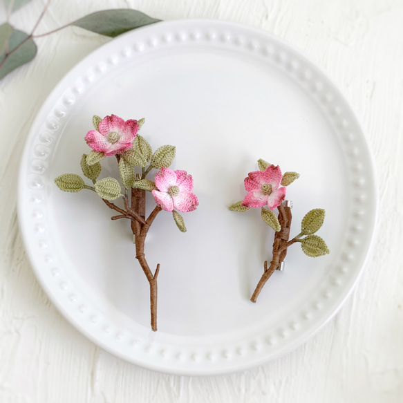 ハナミズキのブローチ　小　レース編みアクセサリー　花水木　ドッグウッド　dogwood 7枚目の画像
