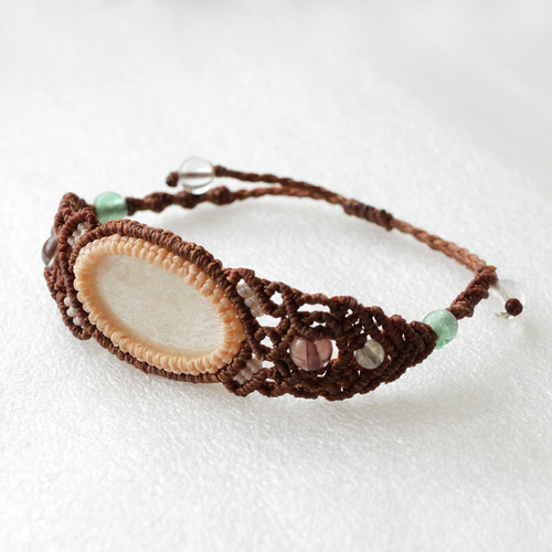 レア「カラーチェンジアンデシン」のマクラメ編みブレスレット