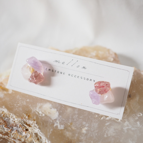 ローズクォーツと小粒天然石のピアス ローズクォーツと小粒天然石のピアス