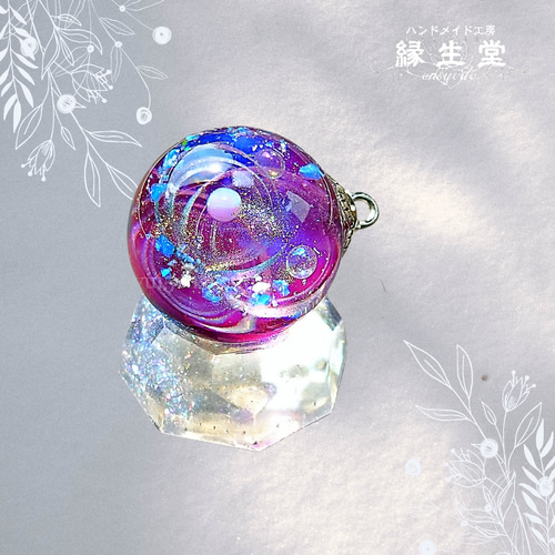 No.627 球体　ネックレス　レジン　雲レジン  レジンアート　宇宙玉 No.627 球体 ネックレス レジン 雲レジン レジンアート 宇宙玉