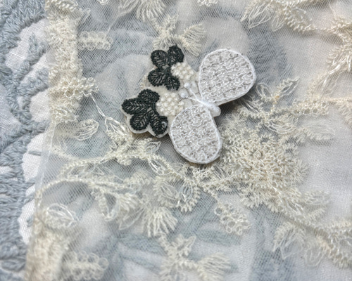 おはなとちょうちょのブローチ〇ミナペルホネン ブローチ chaki 通販