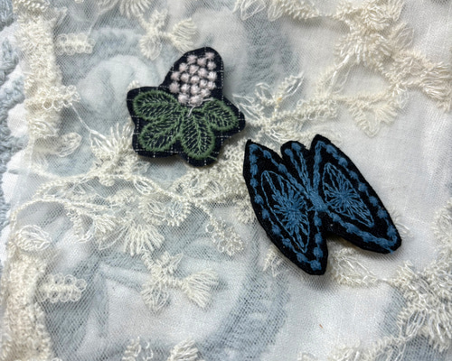 A.B.Cミナペルホネン bow ブローチ　おまけ付き A.B.C様専用ミナペルホネン bow ブローチ おまけ付き