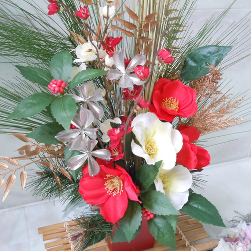 専用　お正月アレンジ紅白椿福寿草　クレイフラワー ◇豪華＊高さのある和風アレンジ 椿・梅◇お正月飾り＊和室や