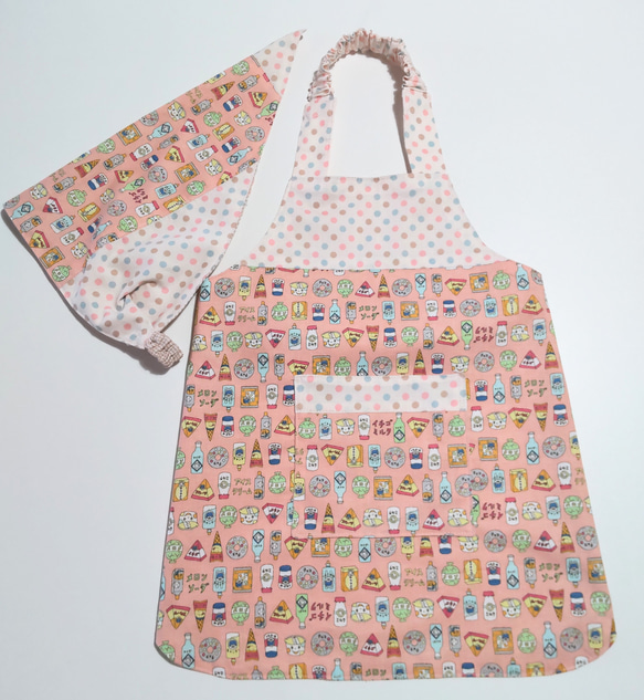 ハンドメイドキッズエプロン、三角巾 90~100 子供用エプロン&三角巾/サイズ: 90～100cm「カラフルなお菓子や
