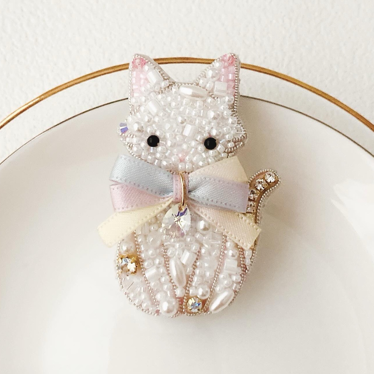 刺繍　ブローチ　ビーズ　猫　浴衣　ハンドメイド