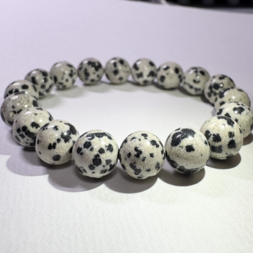 ダルメシアンジャスパー】10.5mm 遊び心を感じる模様 天然石
