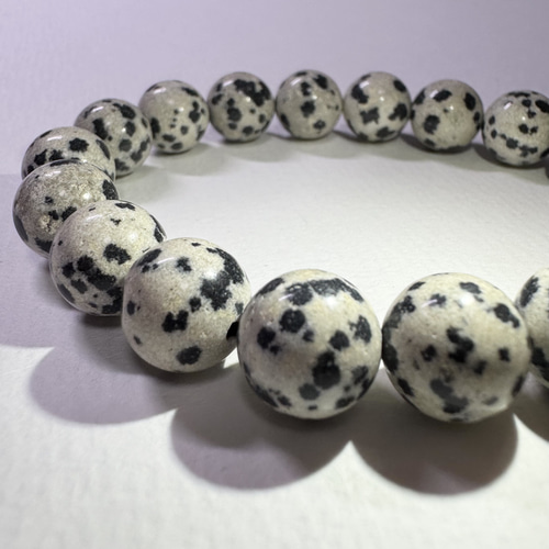 ダルメシアンジャスパー】10.5mm 遊び心を感じる模様 天然石