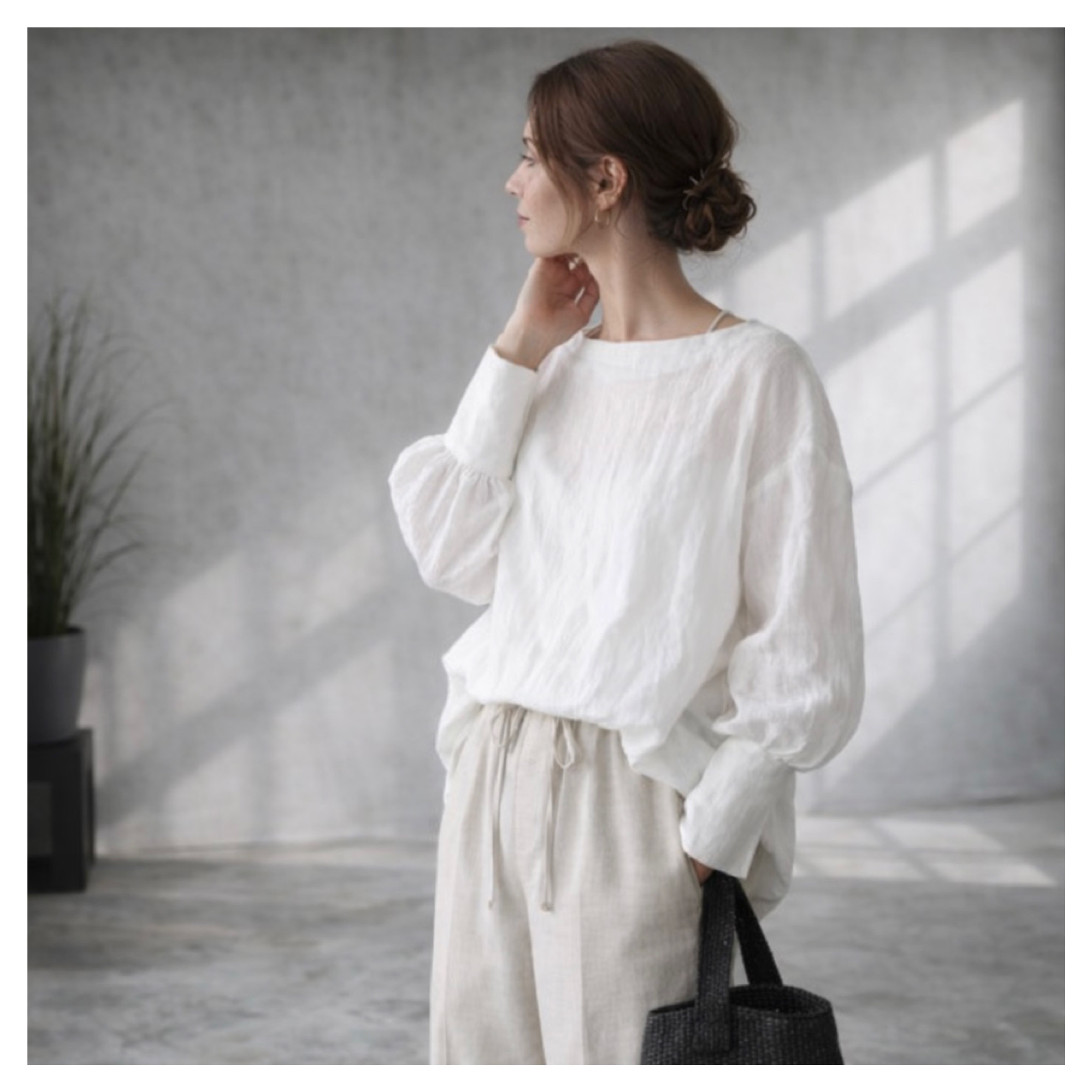 デザインカフスとバックくるみボタンがアクセント／くったりベルギーリネンブラウス／オフホワイト／linum jean