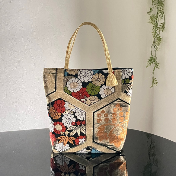 帯リメイクバッグ　格子にピンクとシルバーの大華文　B5サイズ　和装バッグ 帯リメイクバッグ 亀甲に花々 B5サイズ 和装バッグ 帯バッグ