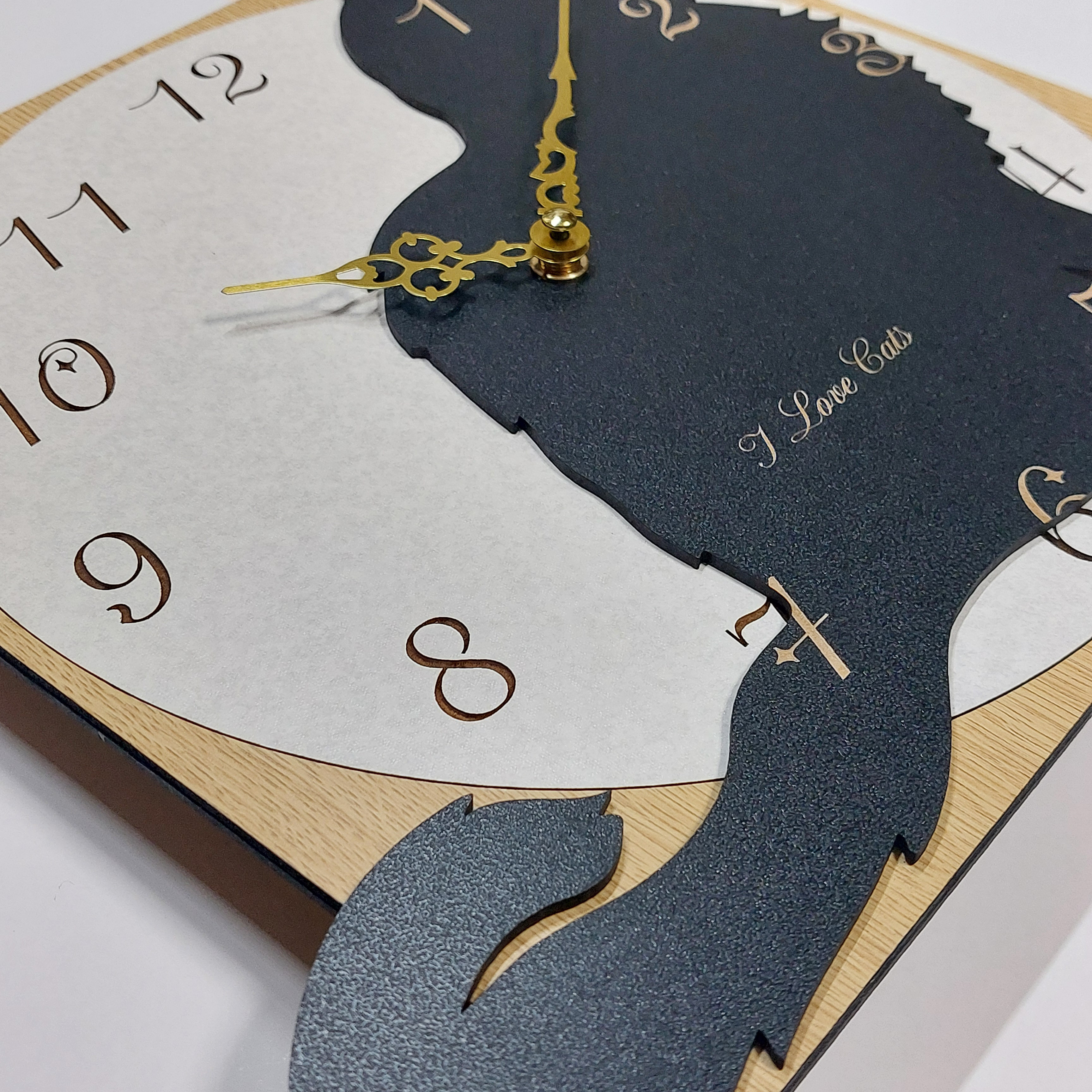 【期間限定値下げ3000円引き】【文字入れ】スクゥエア型　ねこちゃん はみ出し壁掛け時計 猫 長毛種　黒　 静音時計