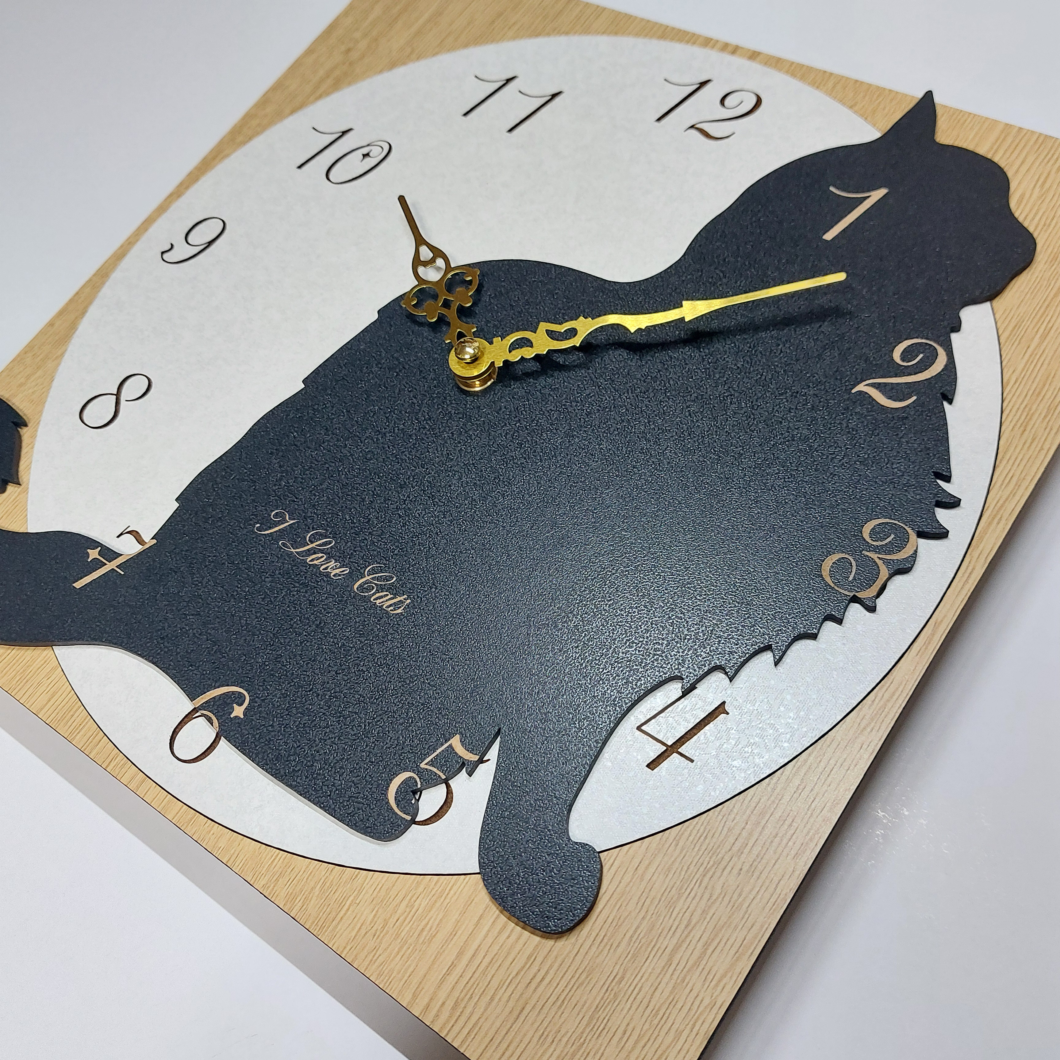 【期間限定値下げ3000円引き】【文字入れ】スクゥエア型　ねこちゃん はみ出し壁掛け時計 猫 長毛種　黒　 静音時計