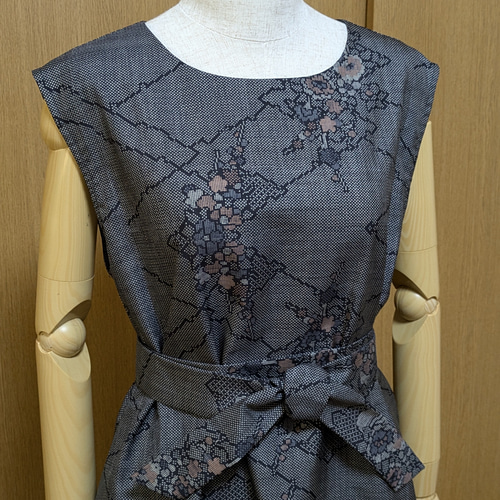 着物リメイク♪ 大島紬　ふんわりワンピース　MーL 総裏裏地付　秋コーデ♪ コ*ン様 着物リメイク♪ 大島紬 ふんわりワンピース MーL 秋コーデ 総