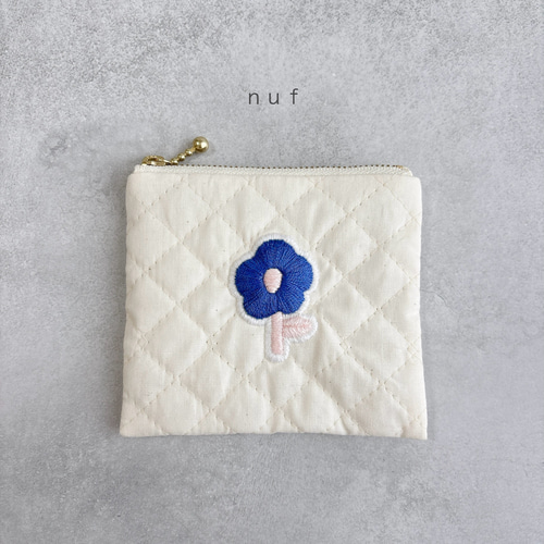 10cmファスナー：お花の手刺繍キルティングポーチ ポーチ nuf