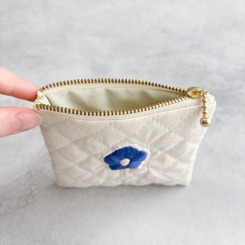10cmファスナー：お花の手刺繍キルティングポーチ ポーチ nuf