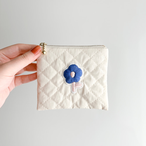 10cmファスナー:お花の手刺繍キルティングポーチ ポーチ nuf 10cmファスナー:お花の手刺繍キルティングポーチ ポーチ nuf