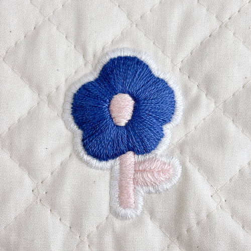10cmファスナー：お花の手刺繍キルティングポーチ ポーチ nuf