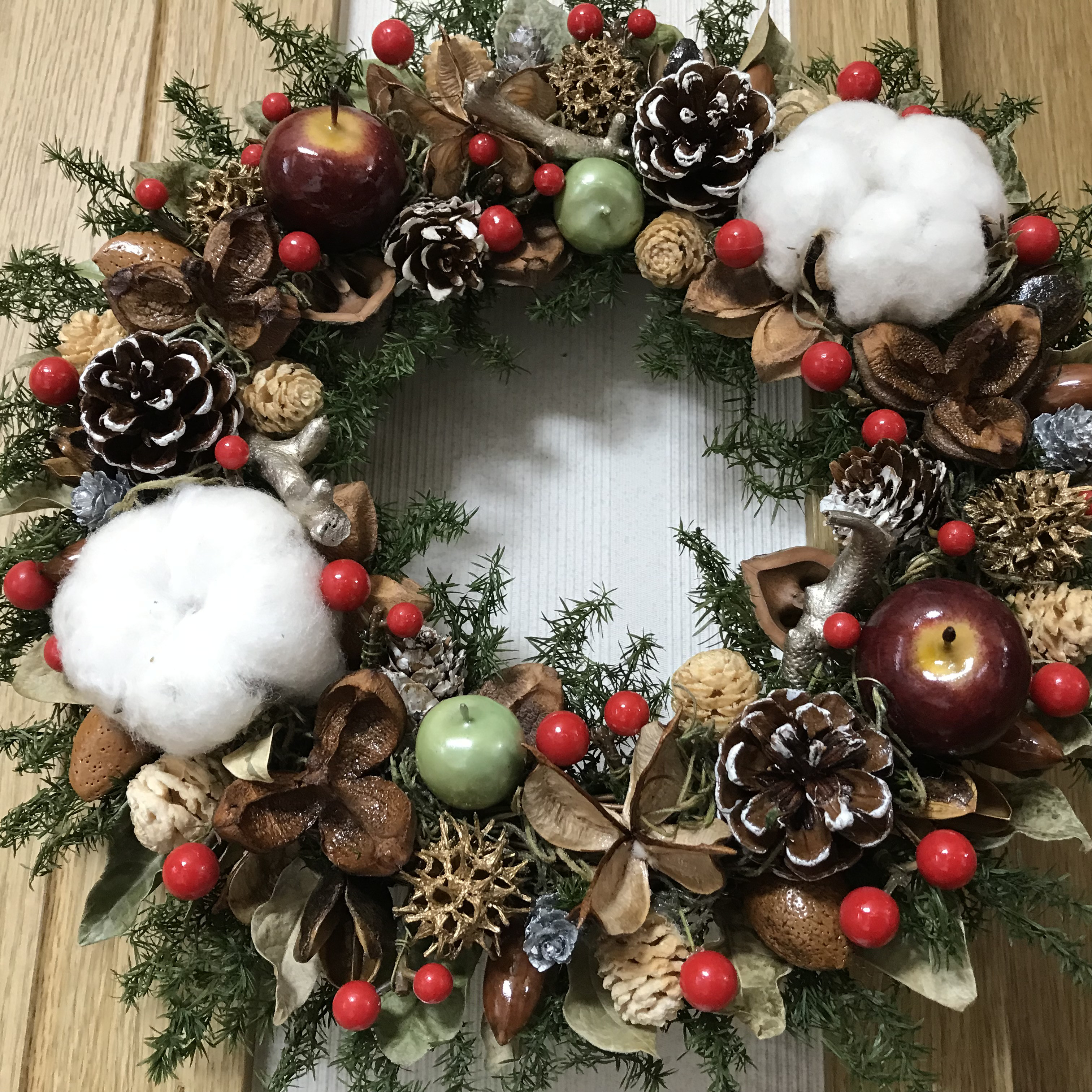 《X'mas》北欧の森の林檎と木の実のリース　30cm（1点限定＊林檎のお色違い）