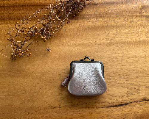 がま口　ポーチ　ミニ財布　ケース　小銭入れ　　シルバー アクセサリーを入れても♪ミニサイズのがま口財布（シルバー） 小銭