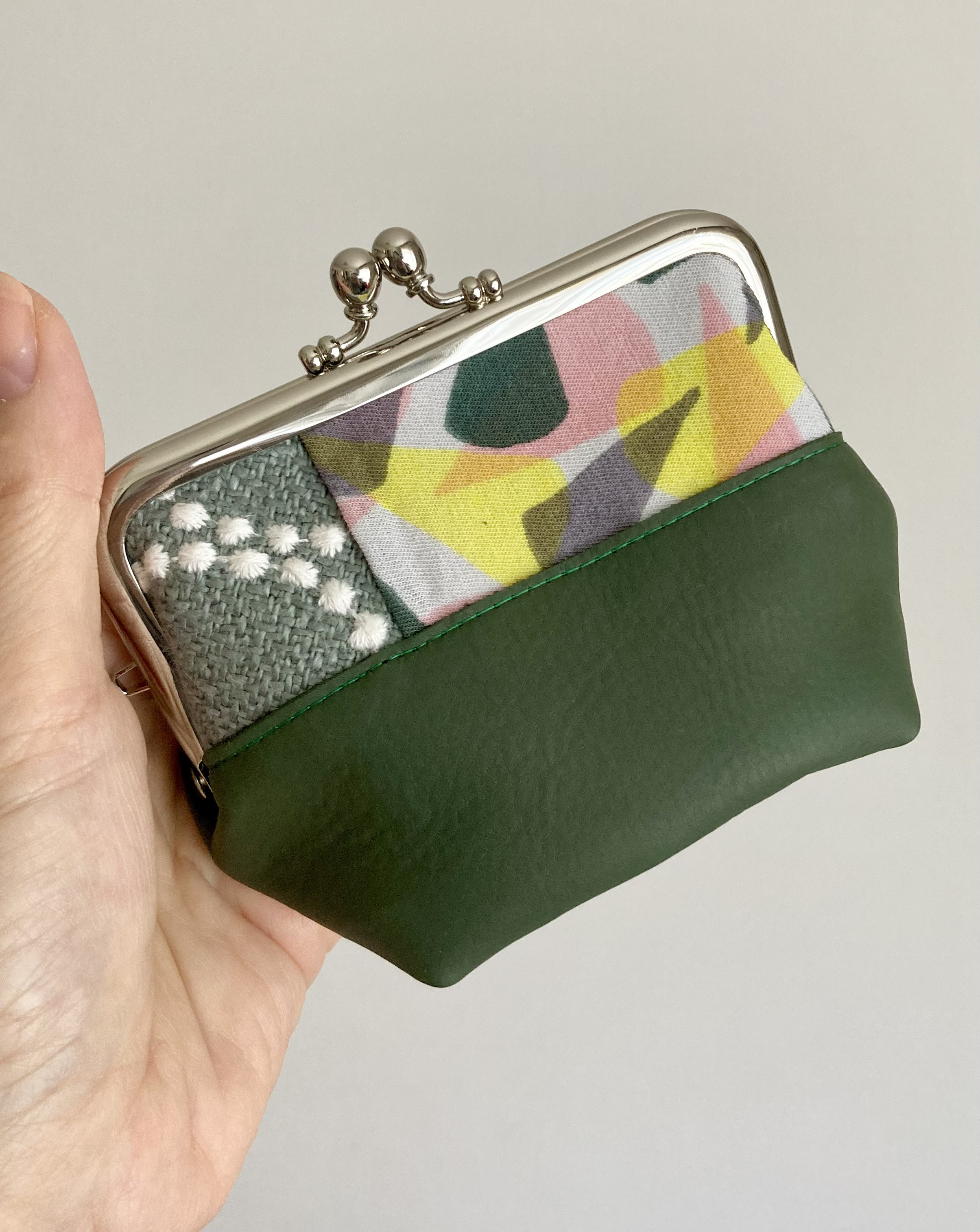 ミナペルホネン ringo 焦げ臭く グリーン メガネケース リバティ ミナペルホネン ringo 焦げ臭く グリーン メガネケース リバティ