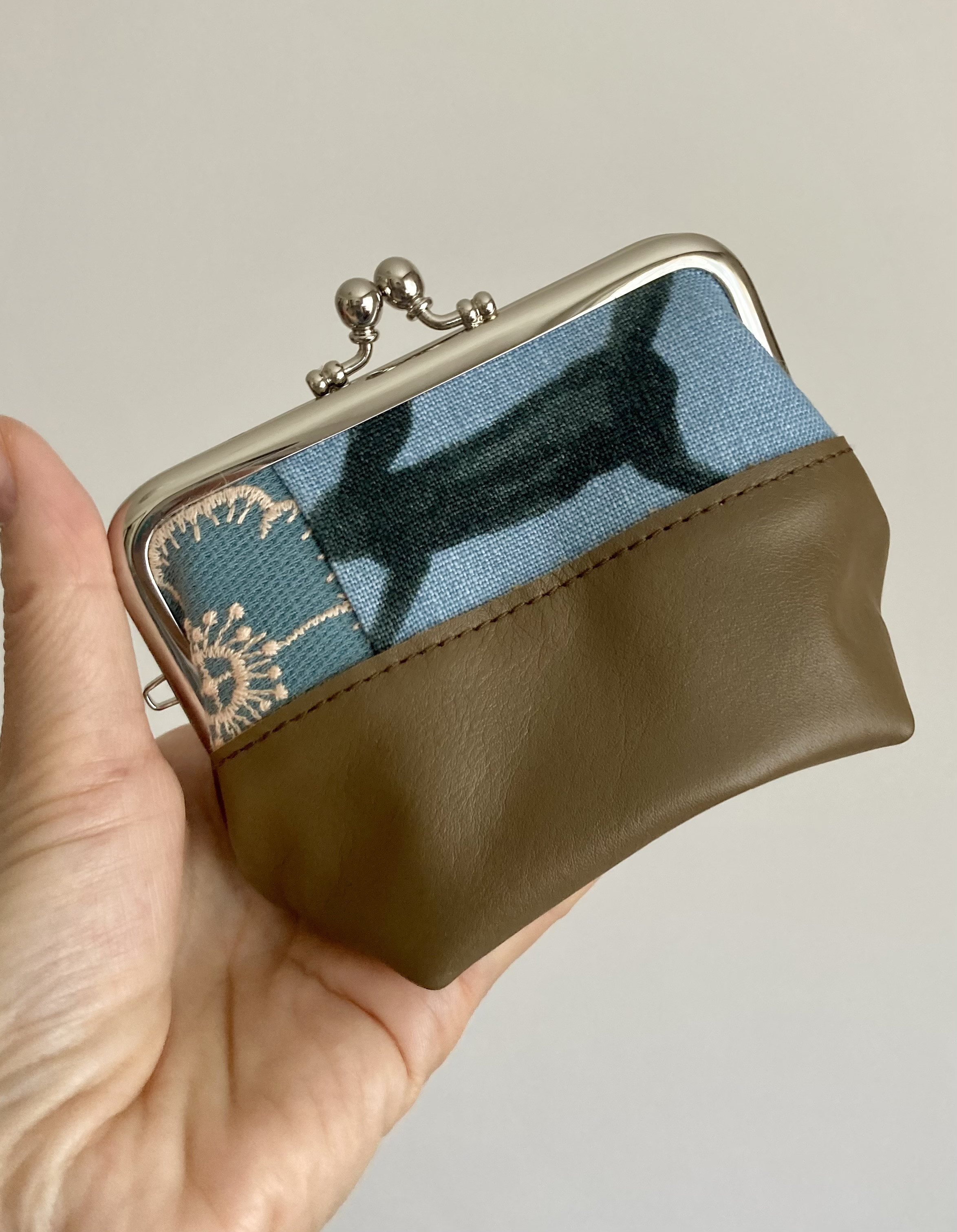 【専用です】小鳥の口金親子がま口長財布☆ミナペルホネン　ハンドメイド ミナペルホネン ハンドメイド 親子がま口長財布 - メルカリ