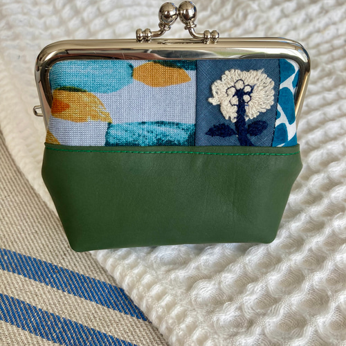 minaperhonen happy camouflageのミニがま口 押し口タイプなので