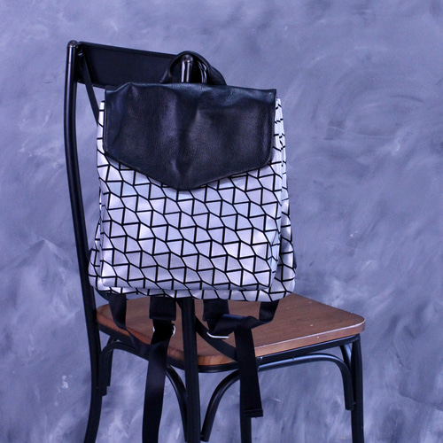 ⭐︎【極美品】chi.wata スクエアリュック ネイビー 2025年最新】チワタ リュックの人気アイテム - メルカリ