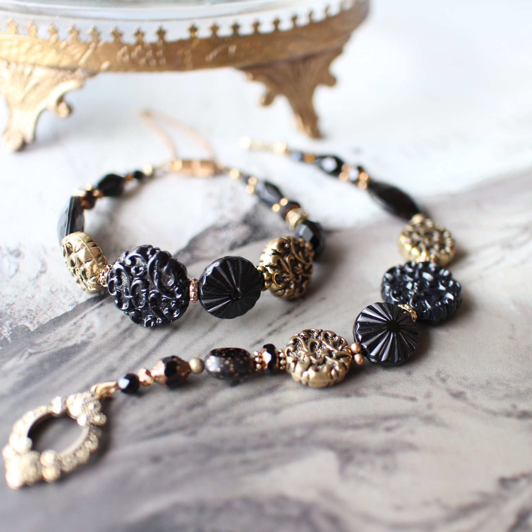 ヴィンテージ　スカル　黒ビーズ5連ブレスレット　ゴージャス 一点物 一点物 ヴィンテージ　スカル　黒ビーズ5連ブレスレット　ゴージャス